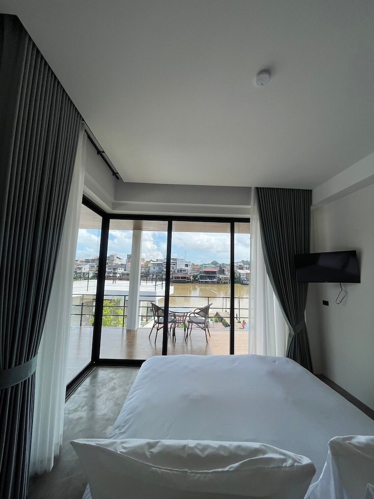 Deluxe Double Room, River View - Photo 2