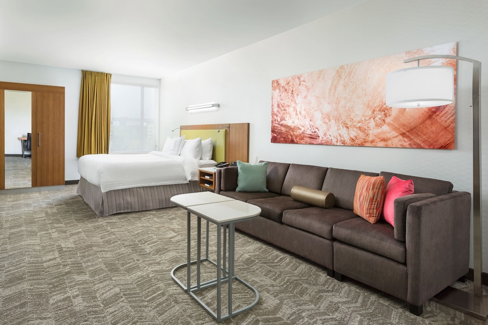 Studio, 1 King Bed with Sofa bed, High Floor (Mobility/Hearing Accessible, Tub)