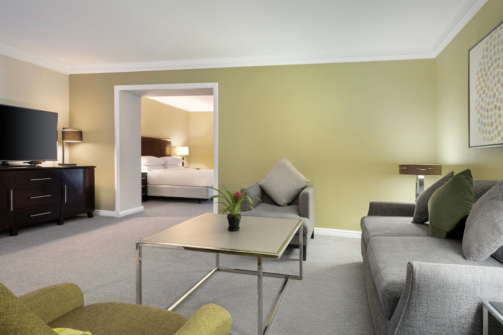 Executive Suite, 1 Bedroom - Photo 1