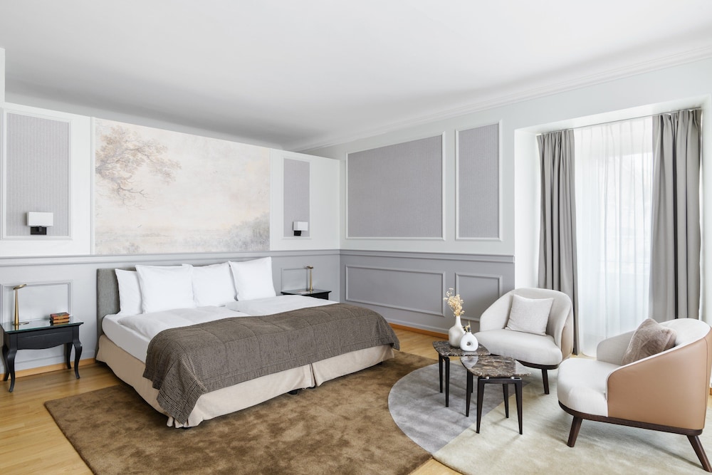 Suite, 1 Queen Bed, Terrace, Lake View photo 1