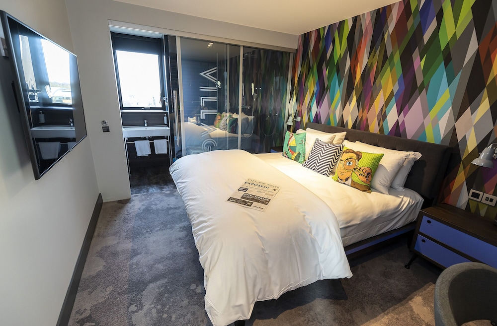 Club Double Room (FREE Gym & Pool Access)