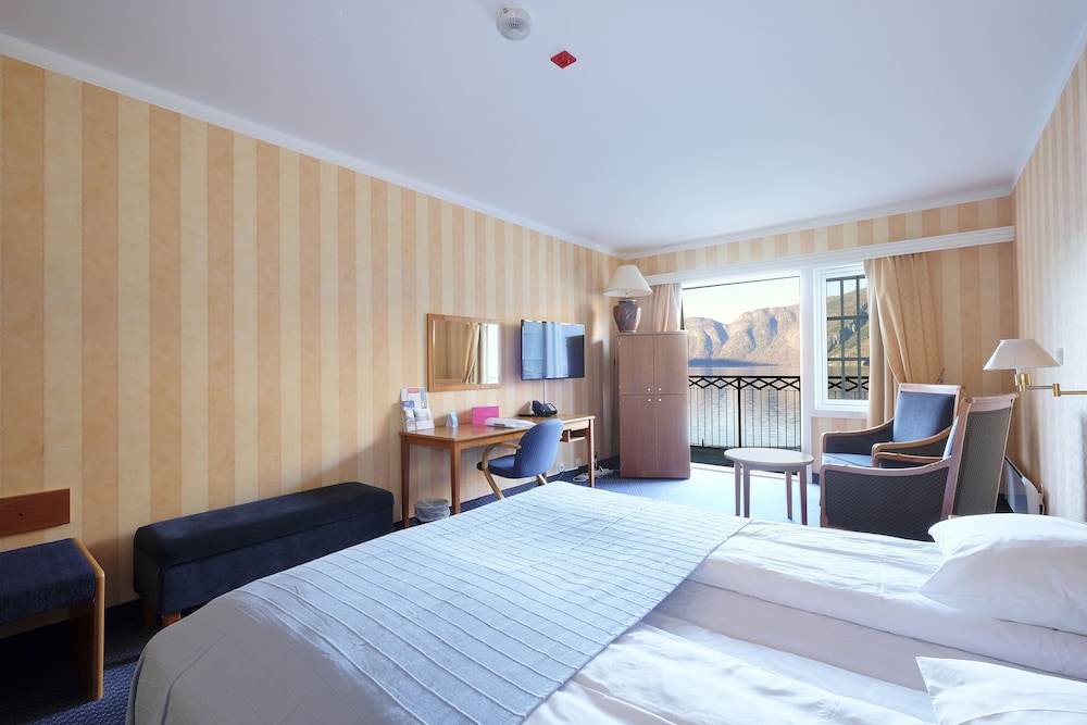 Deluxe Double or Twin Room, Balcony (Fjord View) - Photo 6