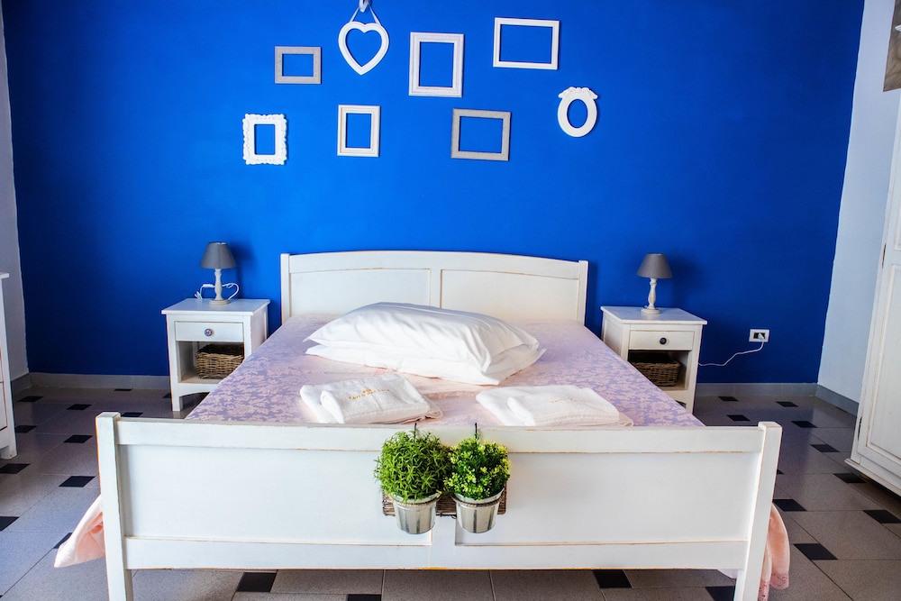 Family Apartment, 1 Bedroom, Ensuite, Partial Sea View photo 2