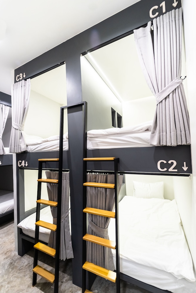 8 Beds Mixed Dormitory Room photo 3