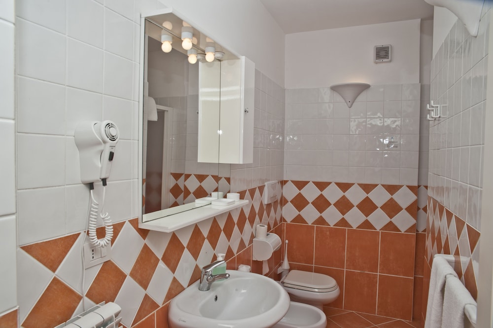 Double Room, Sea View - Photo 2