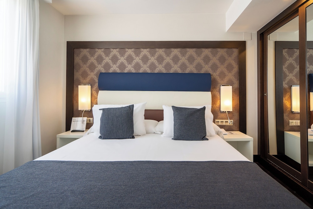 Deluxe Room - Photo 1