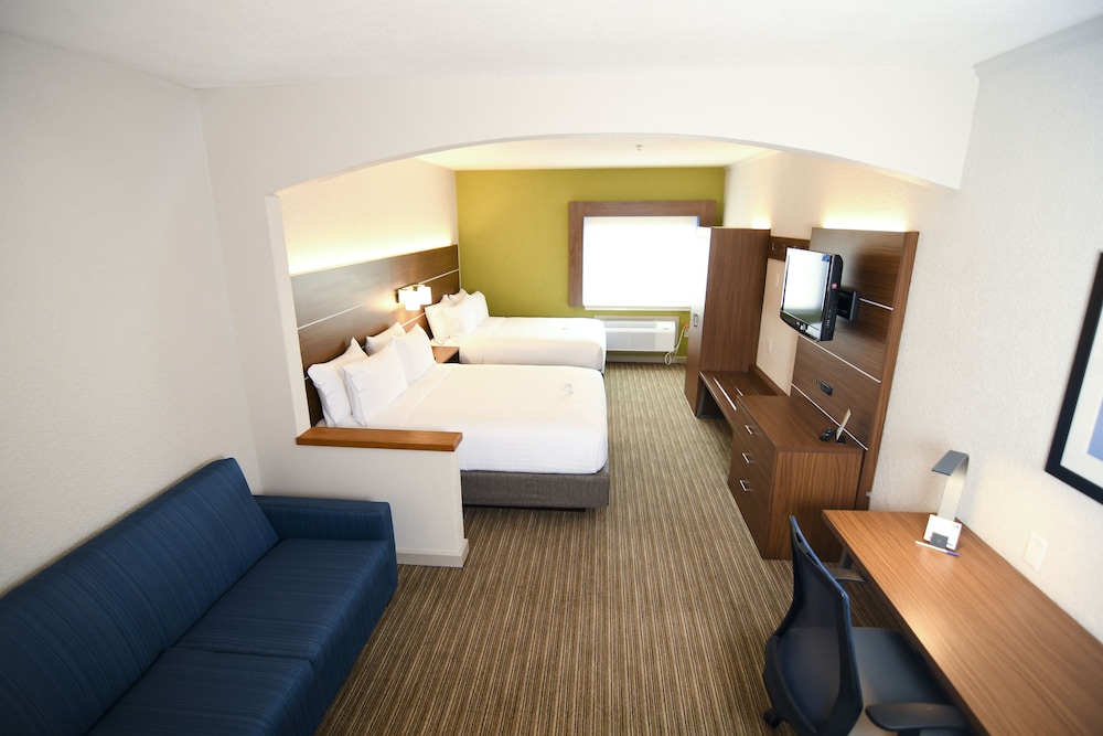 Suite, 2 Queen Beds, Accessible (Mobility) photo 3