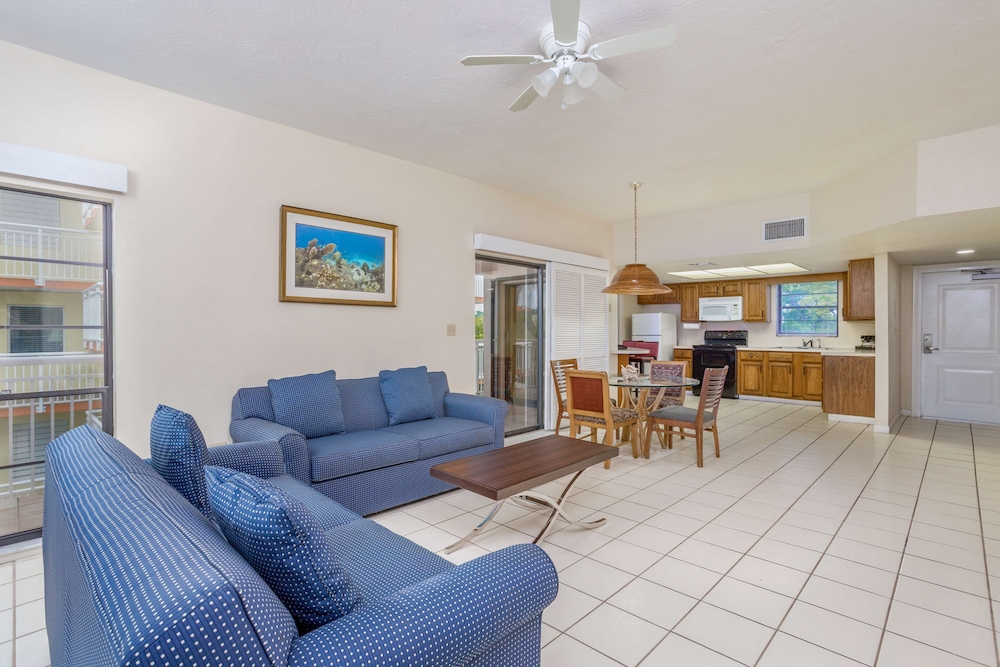 Suite, 2 Bedrooms, Marina View - Photo 2