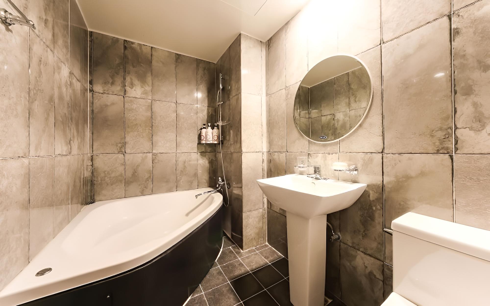 Room (Deluxe B-Spa Bath (luxury bedding/new) photo 2