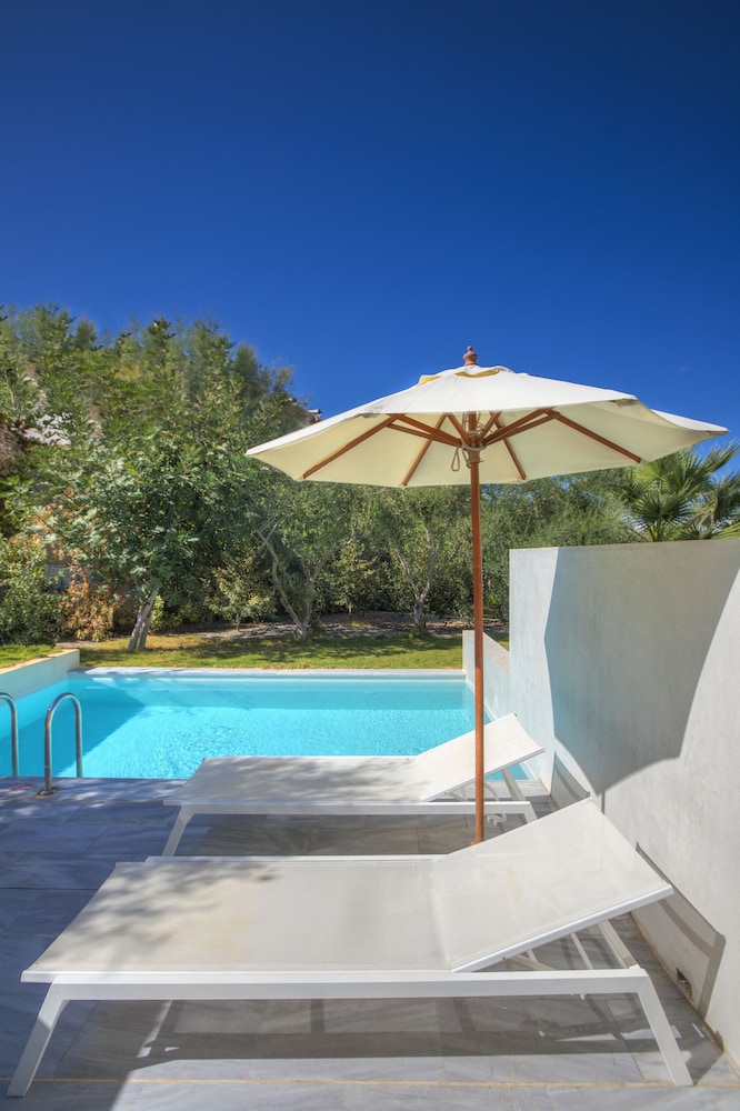(Casual) Room with Private pool