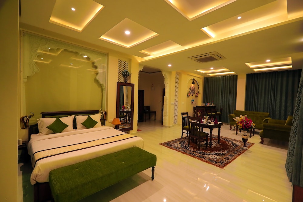 Honeymoon Suite - Photo 2