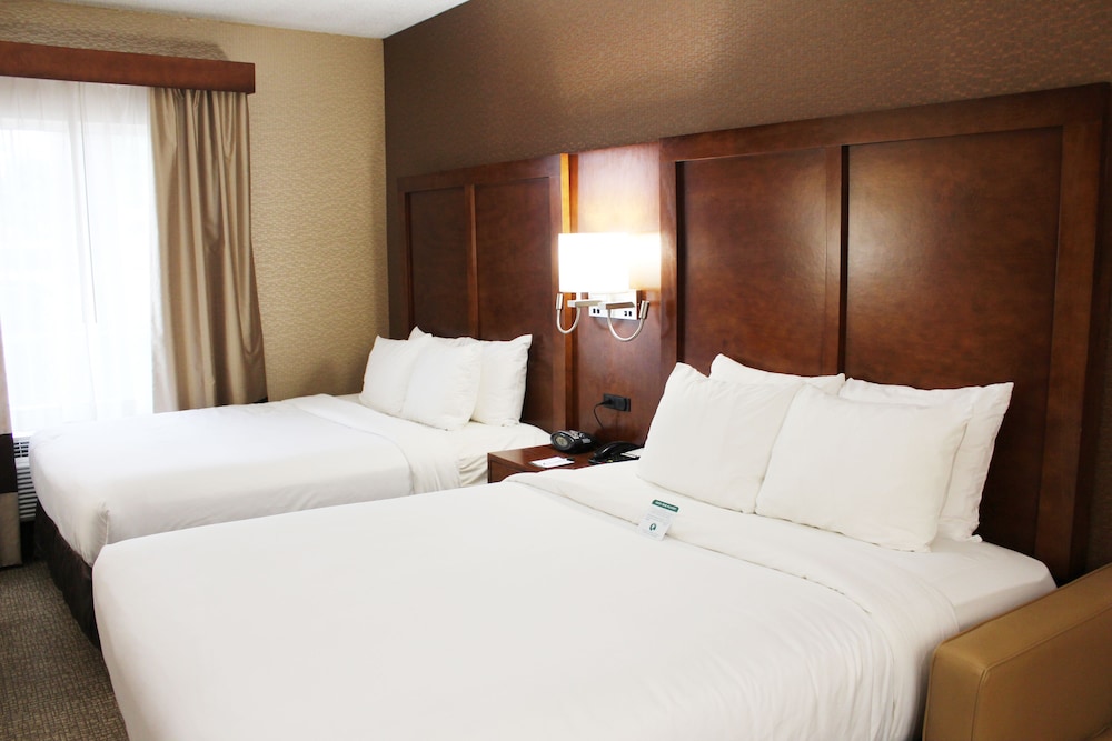Suite, Non-Smoking, 2 Queen Beds Accessible with Sofa Bed - Photo 10
