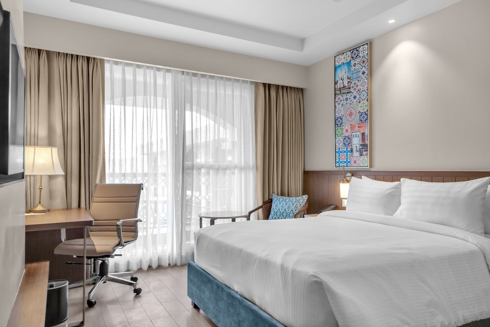 Deluxe Room, 1 Queen Bed, Balcony