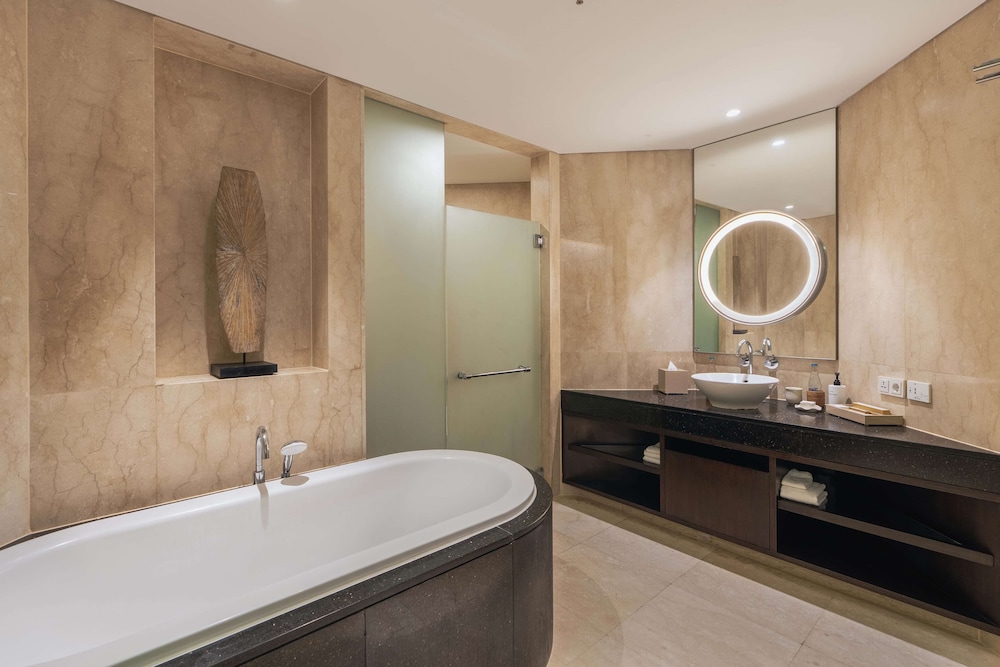 Deluxe Room, 1 King Bed, Pool View - Photo 7
