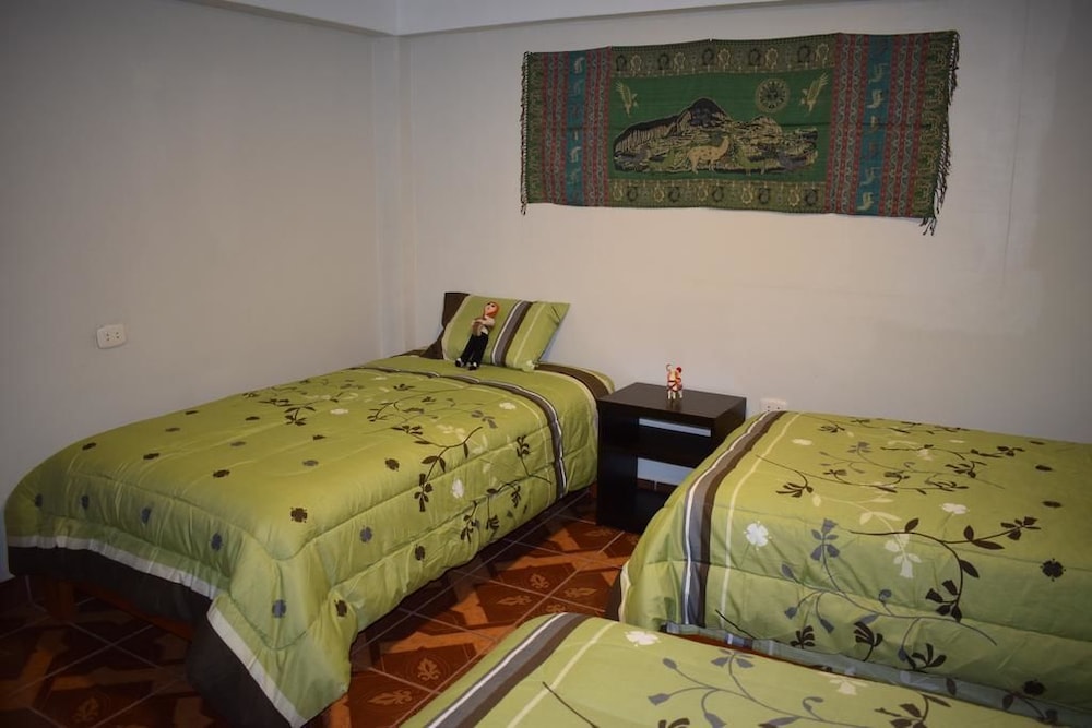 Economy Triple Room, 3 Twin Beds, Shared Bathroom photo 2