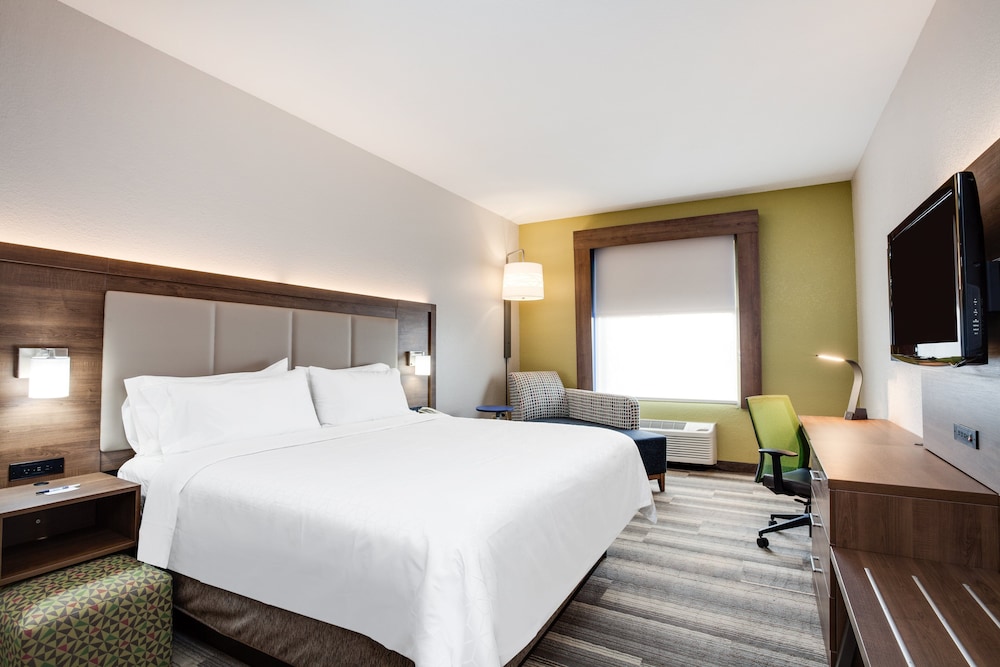 Standard Room, 1 King Bed, Accessible (Comm) - Photo 1