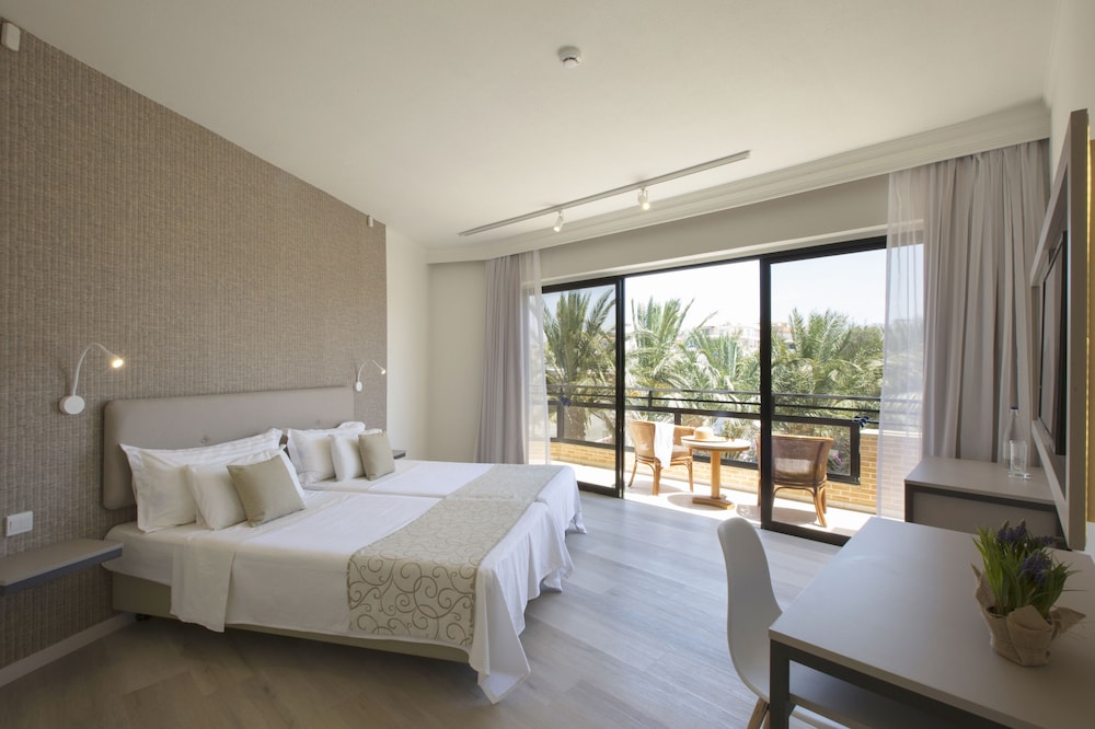 Standard Room, City View - Photo 5