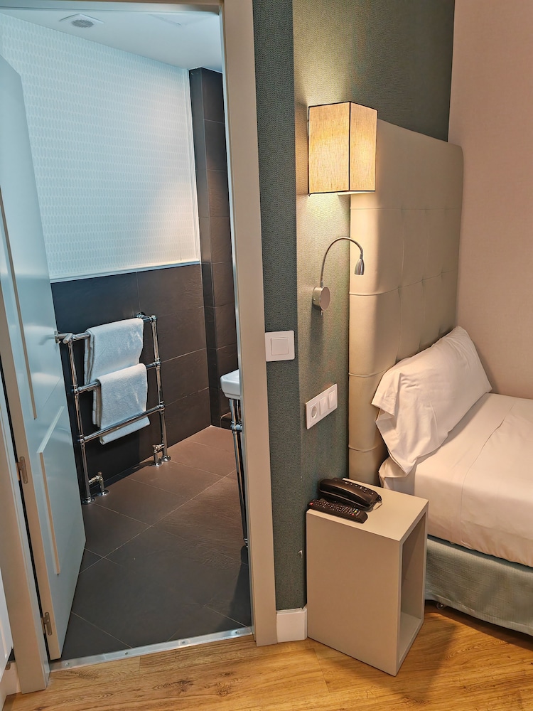 Single Room photo 2