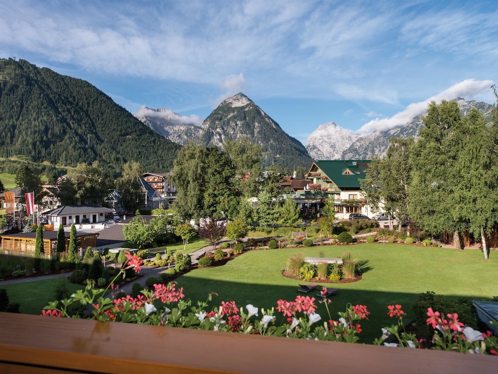 Classic Twin Room, Balcony, Mountain View photo 3