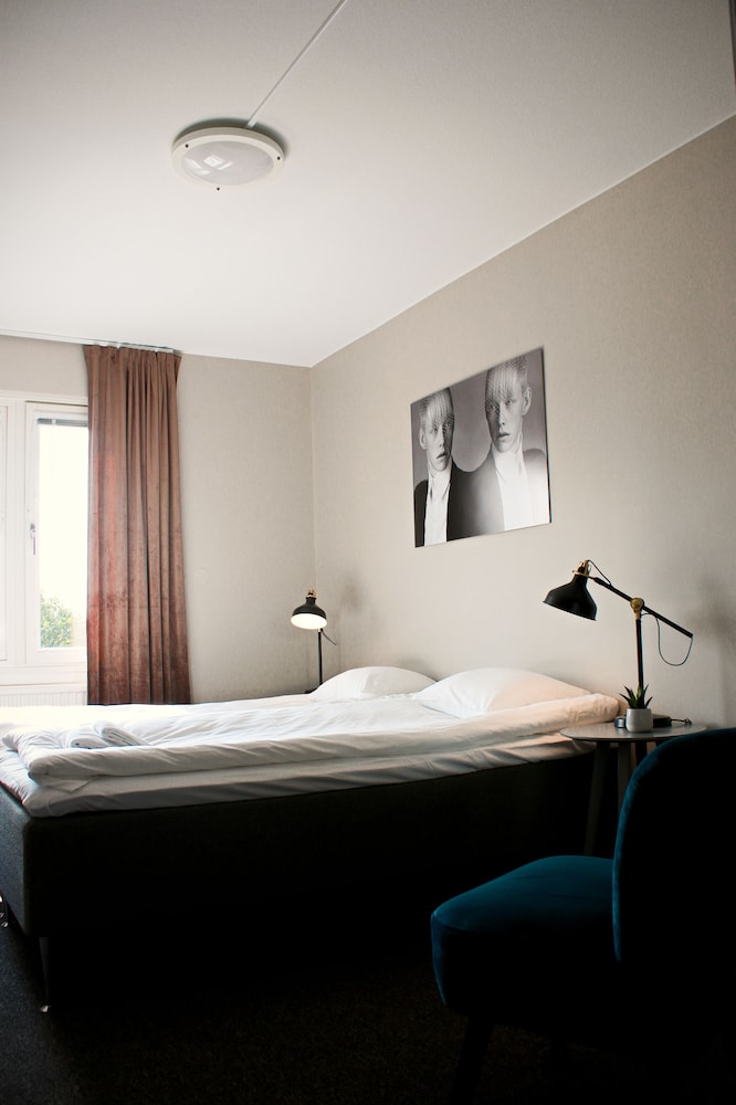 Twin Room (Private Bathroom) photo 2