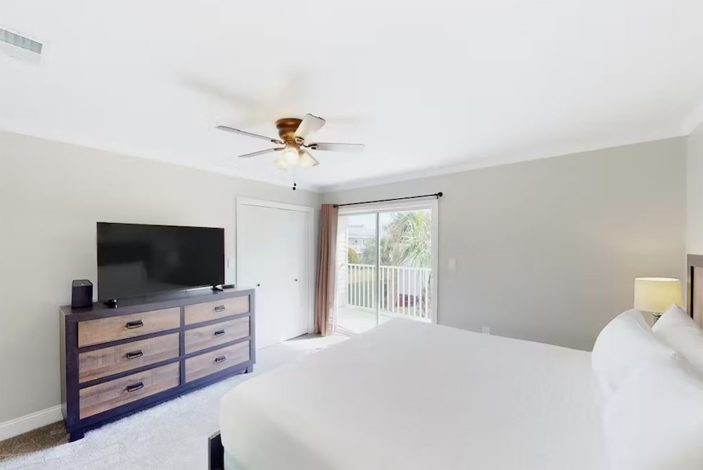 House, Multiple Beds (Summerhouse Townhomes #27) photo 2