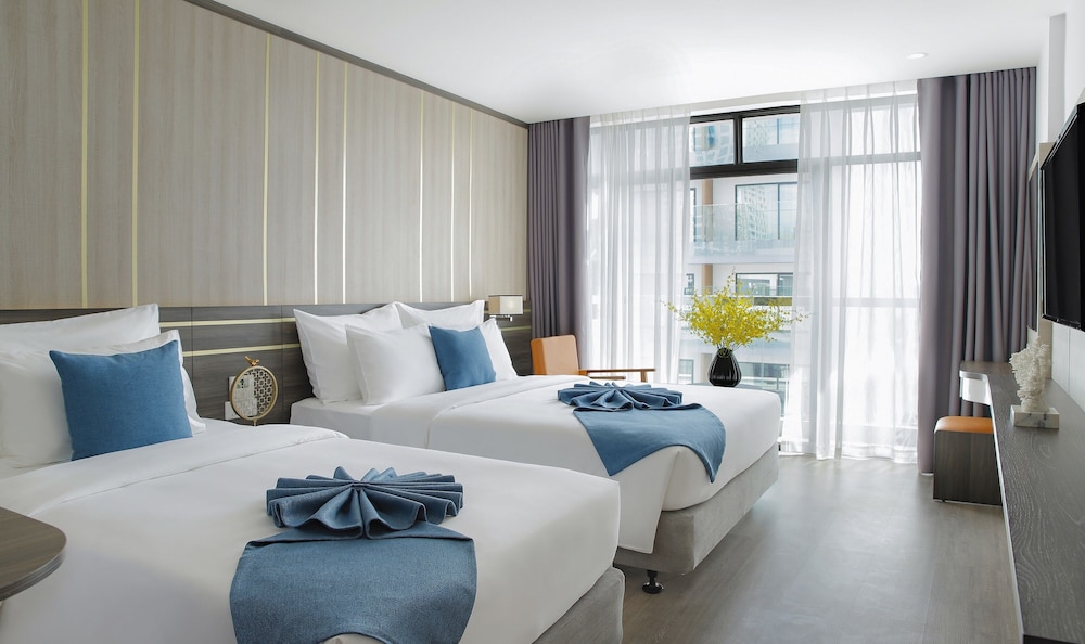 Senior Deluxe Room, City View - Photo 7