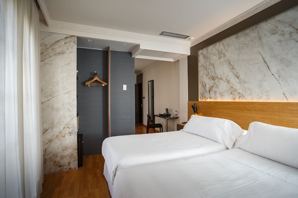 Standard Double Room - Photo 4