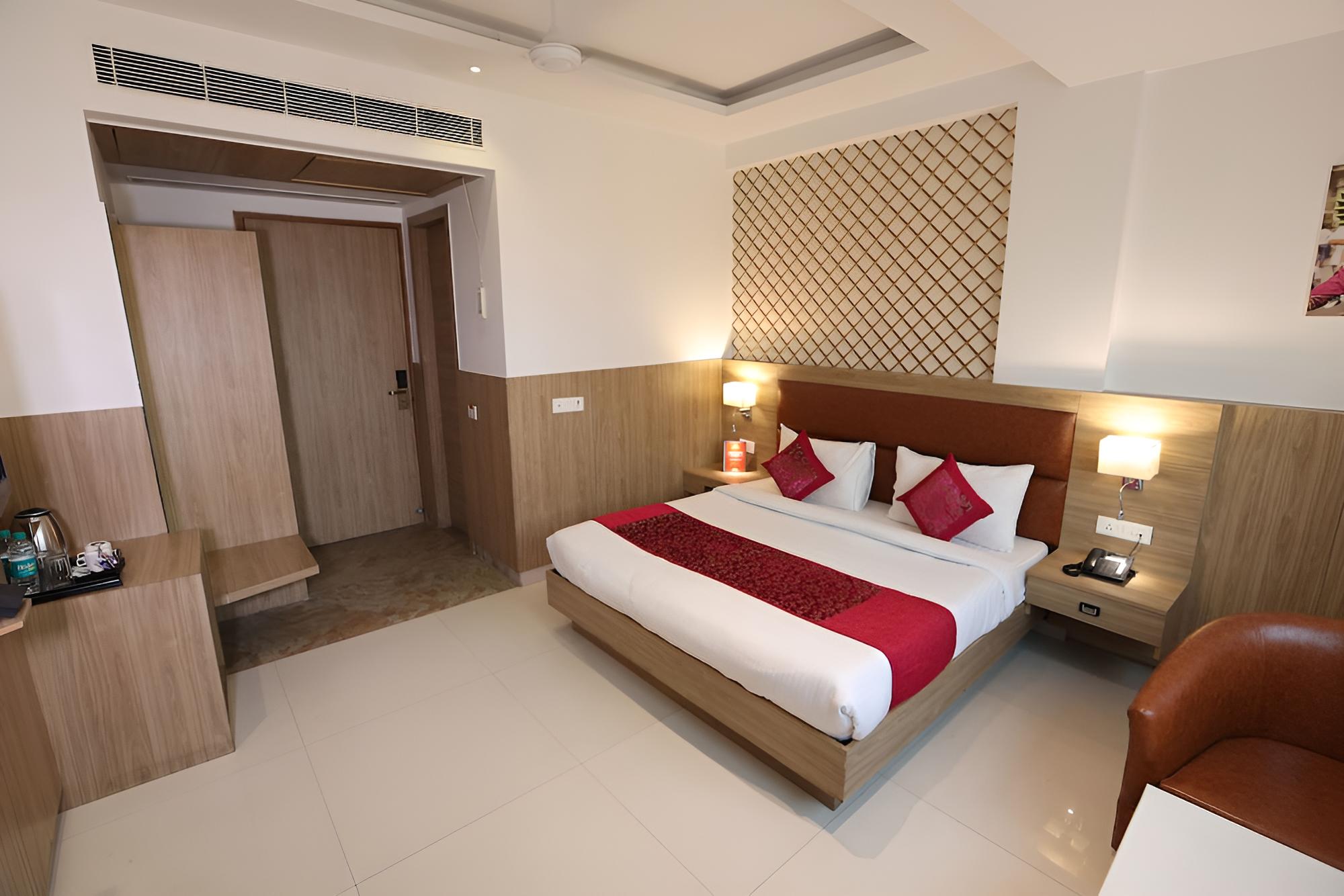 Executive Room - Photo 8
