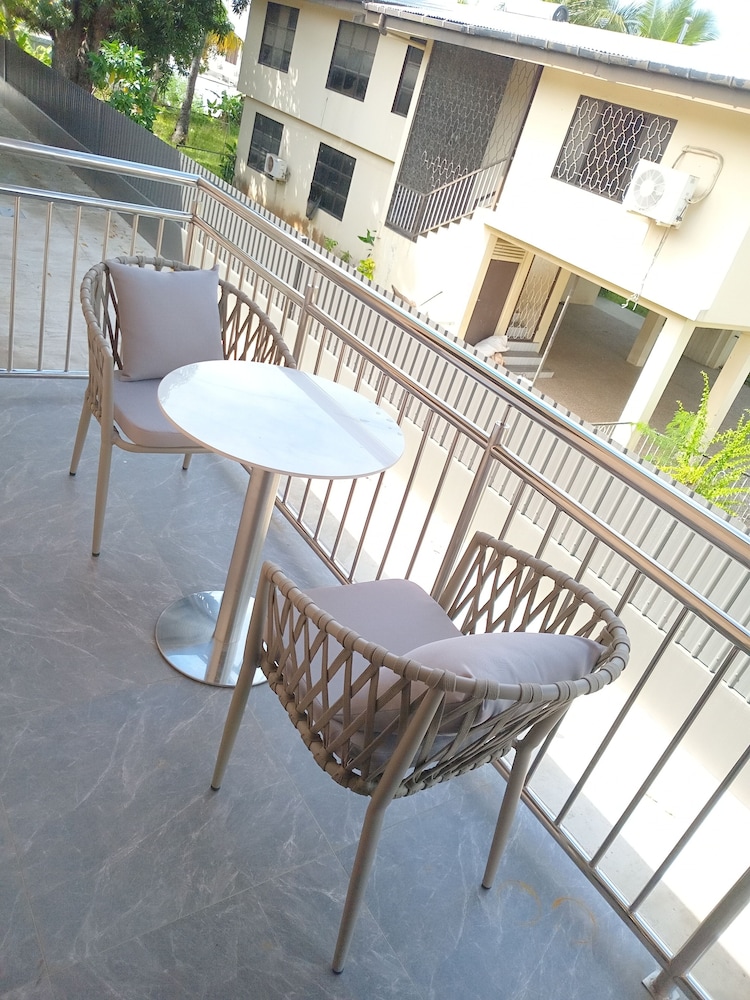 Family Suite, 2 Bedrooms, Pool View photo 6