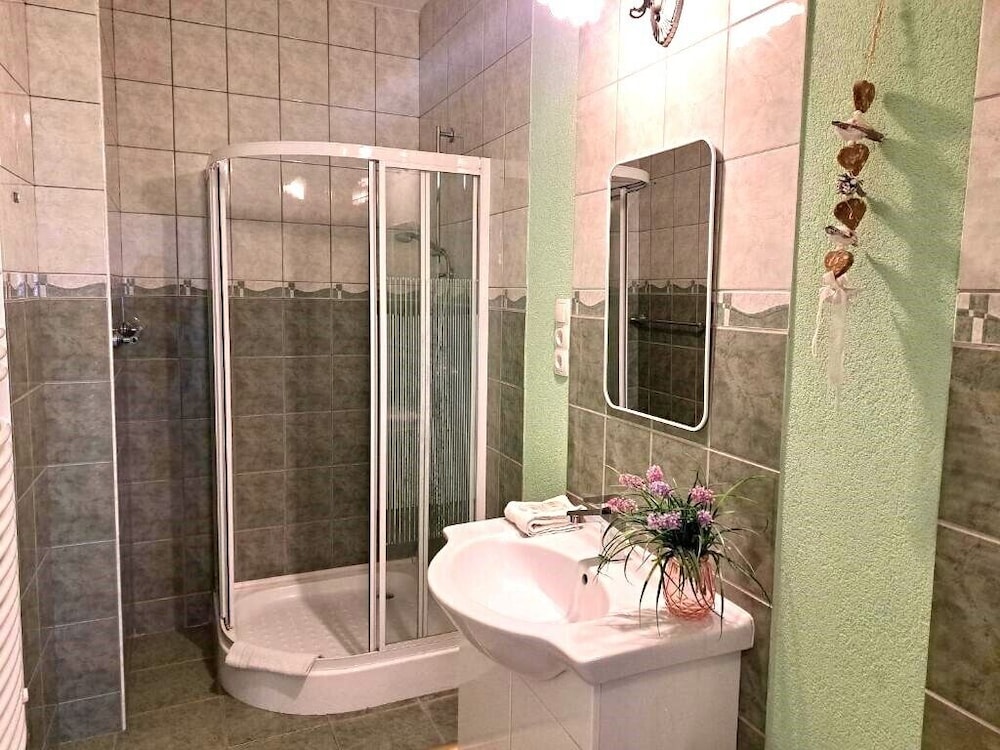 Basic Twin Room photo 2