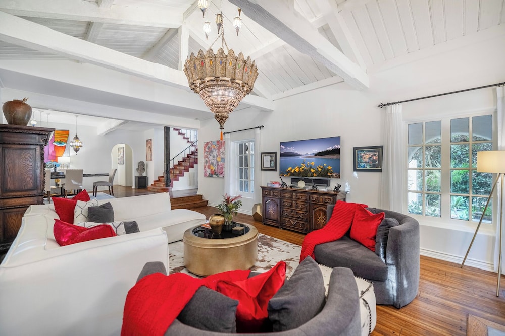 Luxury House, Multiple Beds, Pool Access, Pool View (Sunset Vale) photo 2