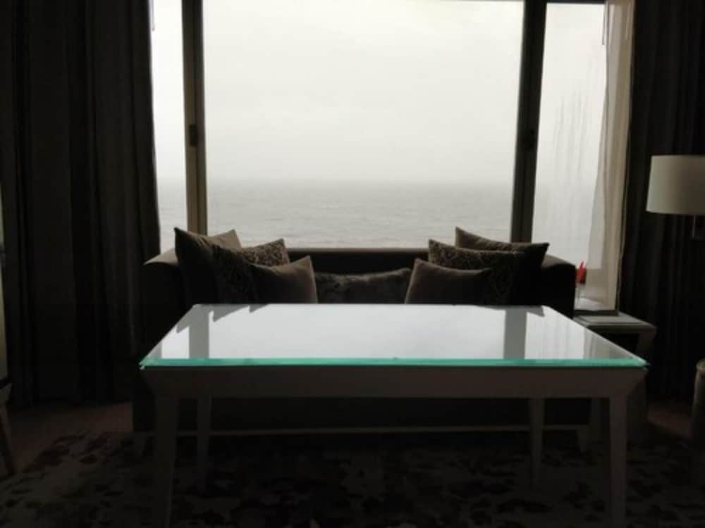 Serene Infinity Sea View Room King Bed - Photo 5