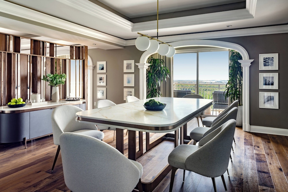 Presidential Suite, 1 King Bed (Family, Club Lounge Access)