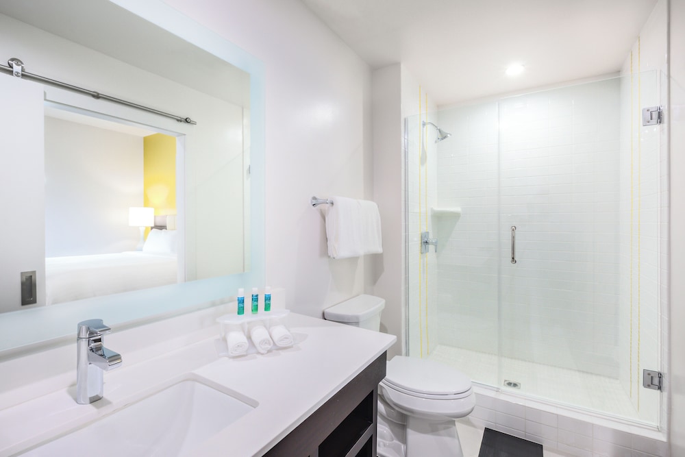 Standard Room, 2 Queen Beds, Accessible (Communications) - Photo 3
