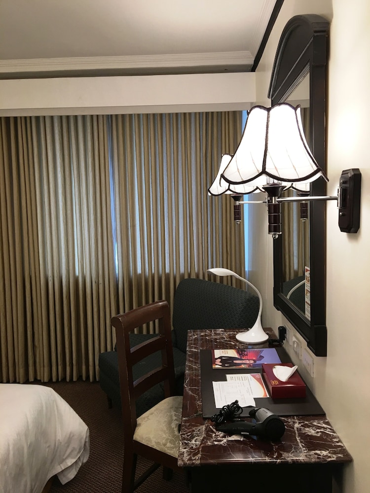 Deluxe Room - Photo 12