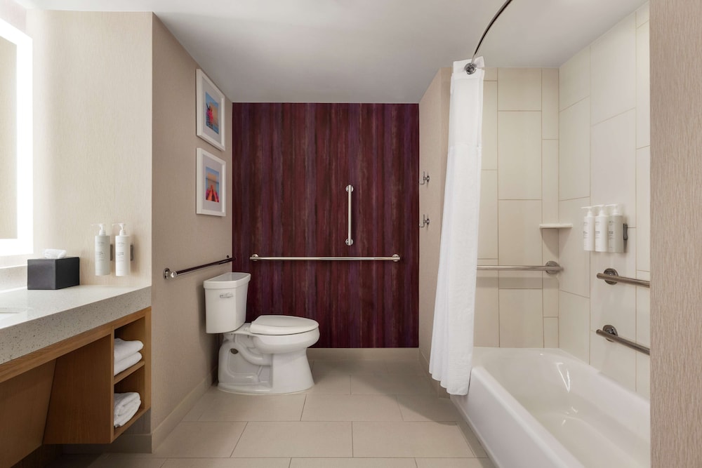 Suite, 2 Queen Beds, Accessible, Bathtub (Corner) - Photo 5