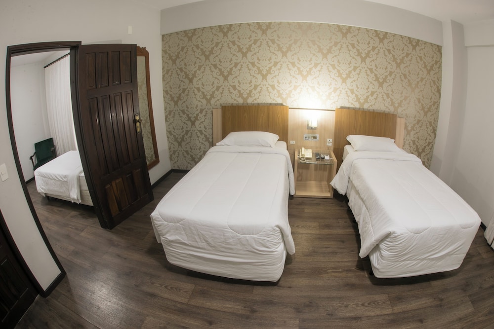 Standard Room, 3 Twin Beds - Photo 2