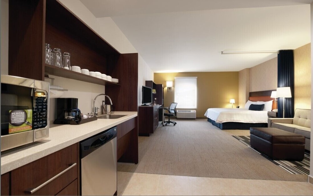 Studio Suite, 1 King Bed, Corner - Photo 3