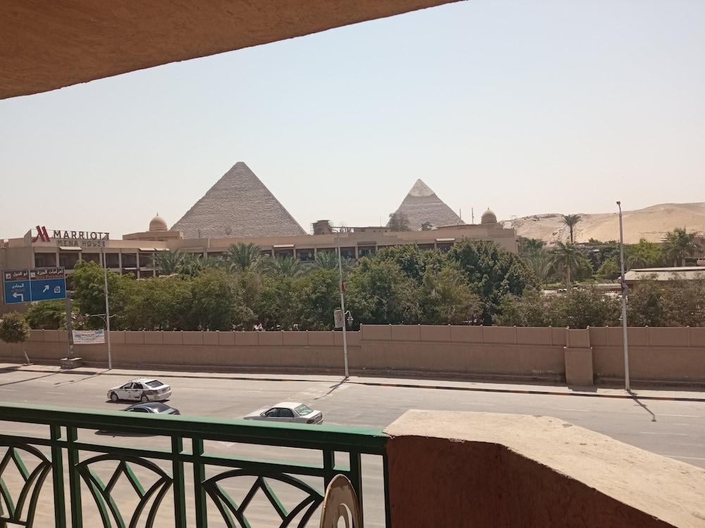 Family Suite Pyramids View