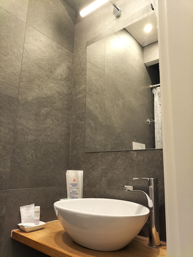 Single Room, Private Bathroom photo 3