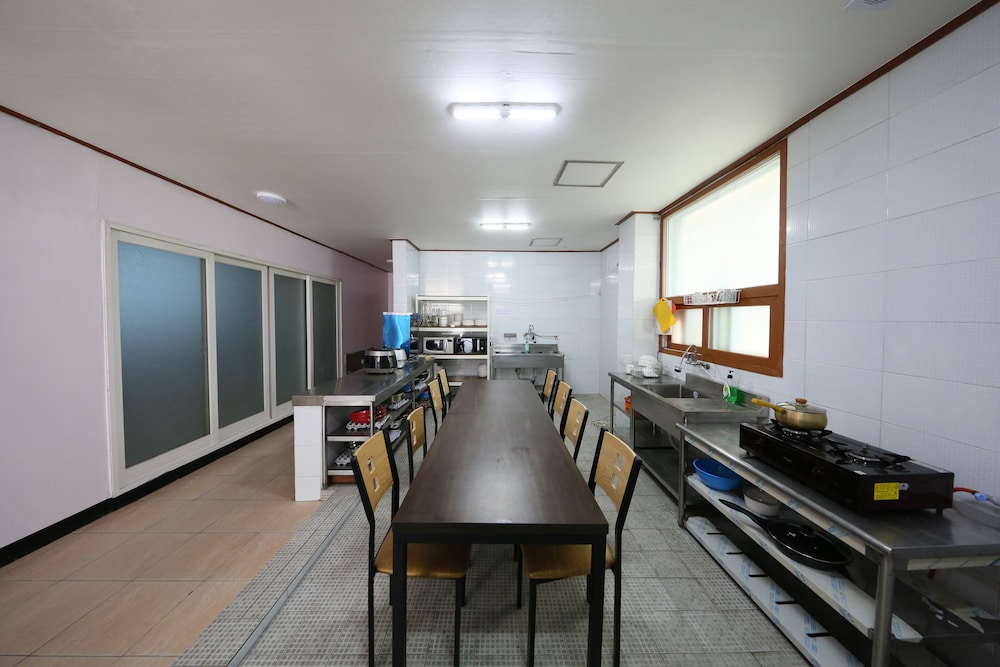Room (305) photo 2