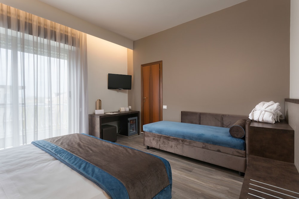 Deluxe Triple Room - Photo 5