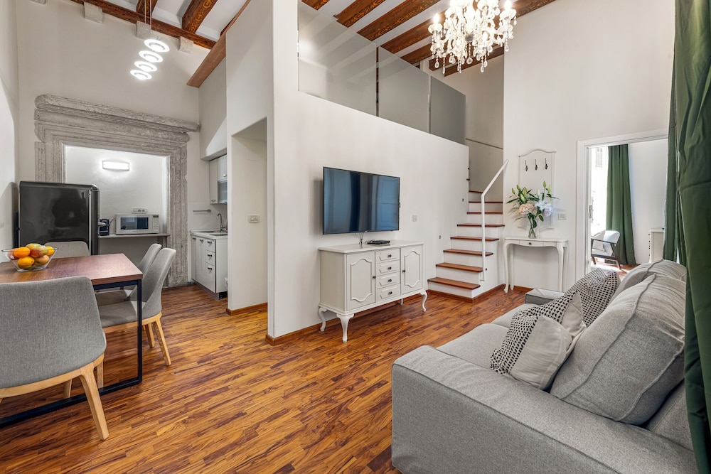 Deluxe Suite, City View photo 3