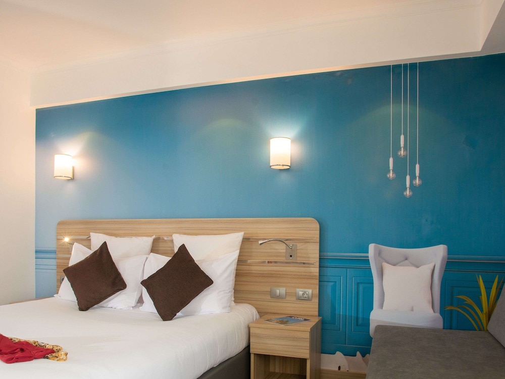 Standard room with1 double bed & sofa