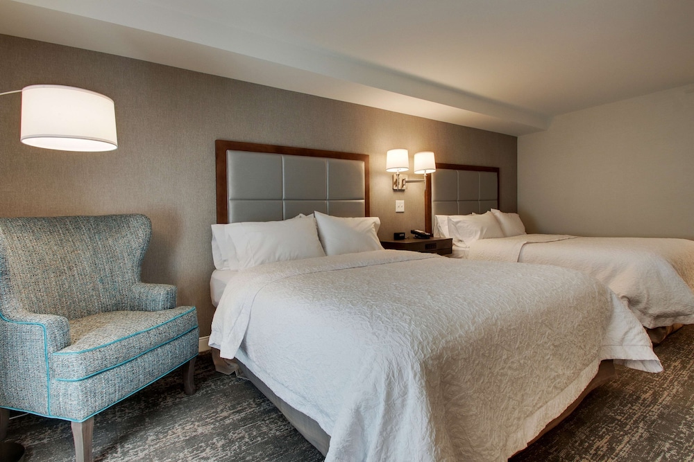 Room, 2 Queen Beds, Non Smoking (Drinks & Snacks) - Photo 4