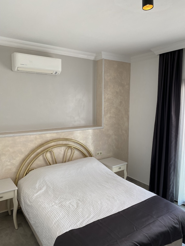 Basic Double Room, Pool View, Ground Floor