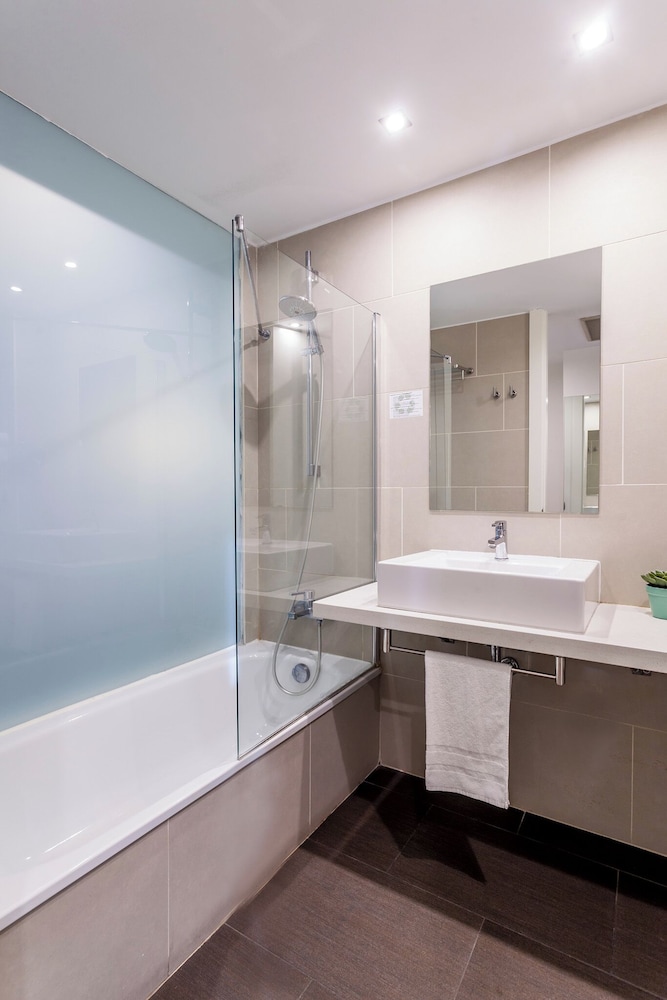 Double Room thumbnail 6