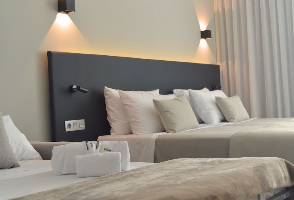 Deluxe Triple Room, Terrace, Sea View (The Level-2 adults and 1 child) photo 3