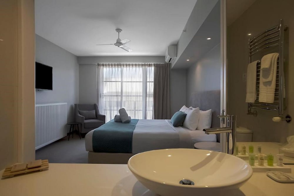 Premium Studio King Room photo 2