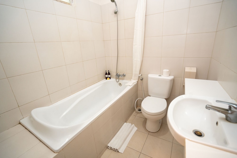 Classic Twin Room - Photo 9